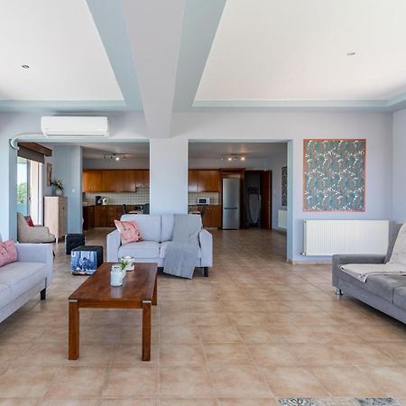 Melograno 3-Br Apt W/ Terrace In Larnaca Exterior photo