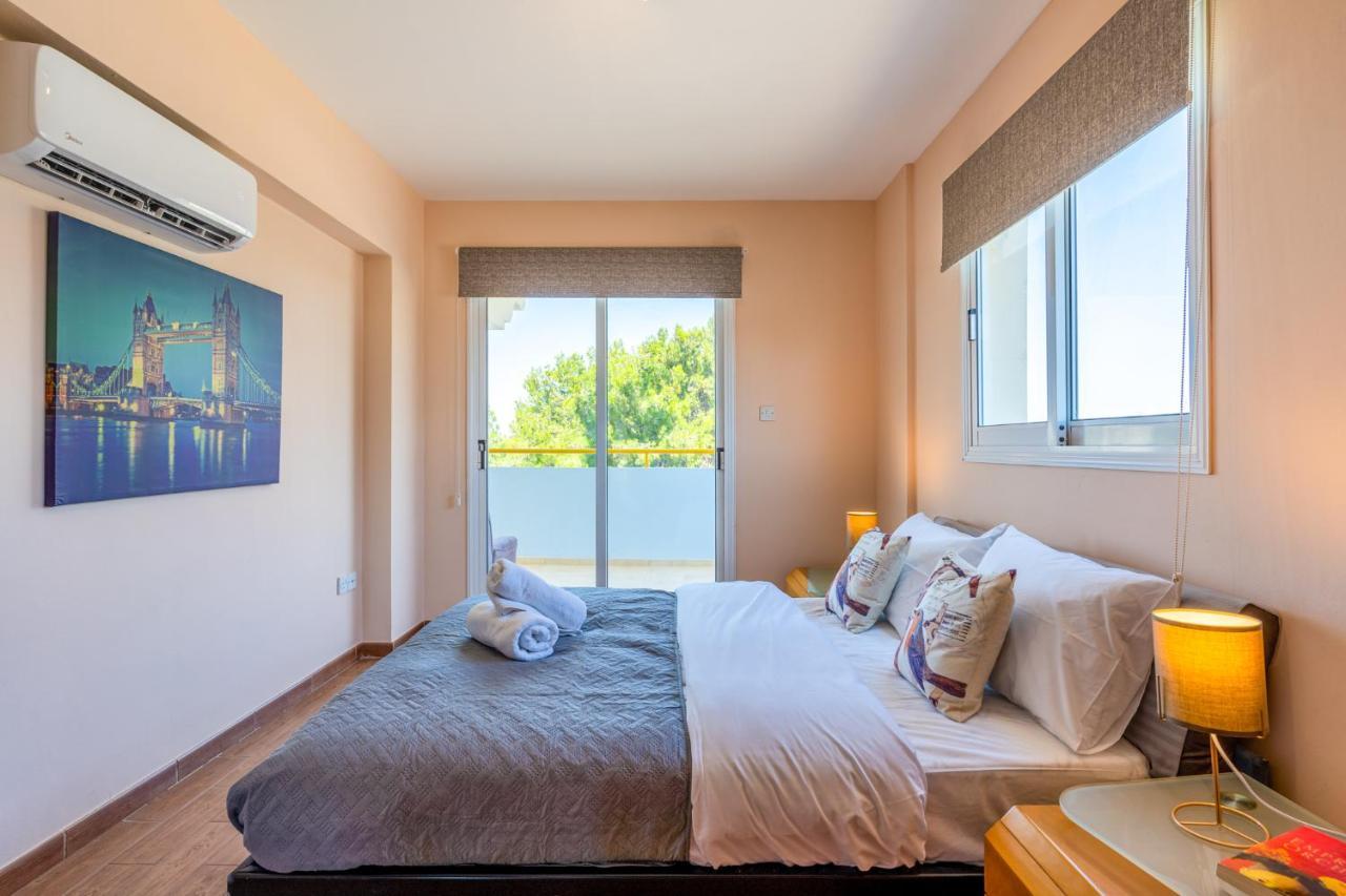Melograno 3-Br Apt W/ Terrace In Larnaca Exterior photo
